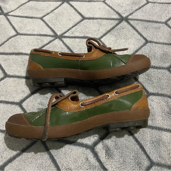 UGG Australia Waterproof Ashdale Green and Brown Leather Duck Shoes - Picture 4 of 11